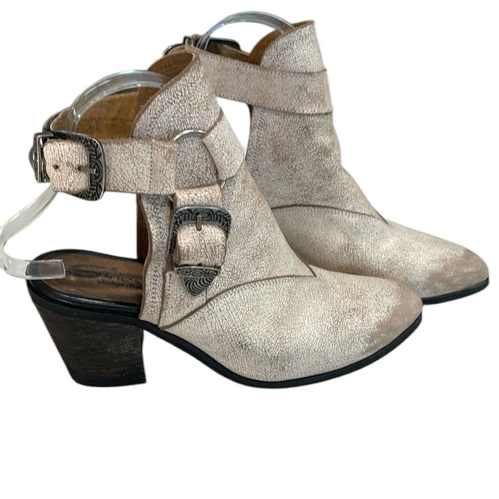 Sbicca Vintage Collection Western Heeled Ankle Boot Harness Hardware SZ 8 Cream